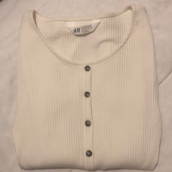 Three tops all very cute ♥️ - Picture 2 of 9